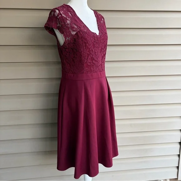•Miusol• Burgundy Lace Fit & Flare V-Neck Event Dress - Size XL - Picture 4 of 7